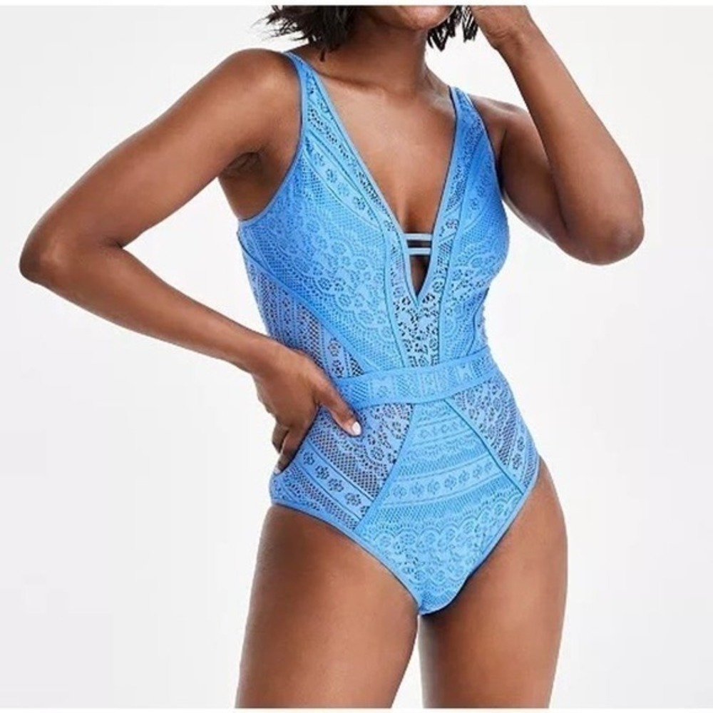 BECCA Women's Color Play Crochet‎ One Piece Swimsuit Plunge Neck Blue Size Med